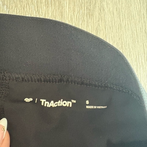 Aritzia Elegant Black Pleated Skirt - Picture 3 of 3